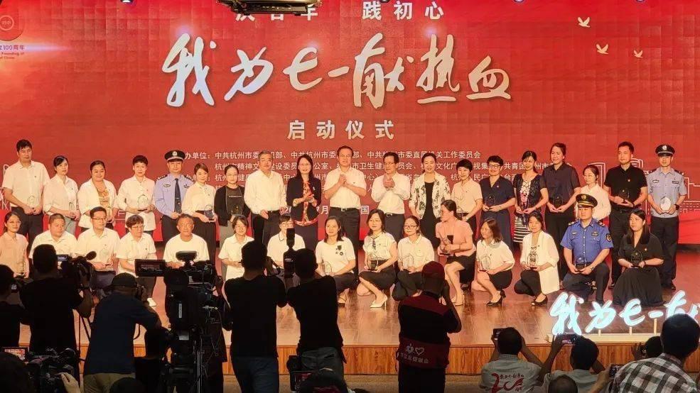 一片丹心育新人